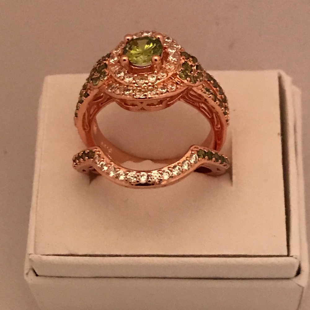 18k Rose Gold Green and White Amethyst Wedding Set - Picture 4 of 4